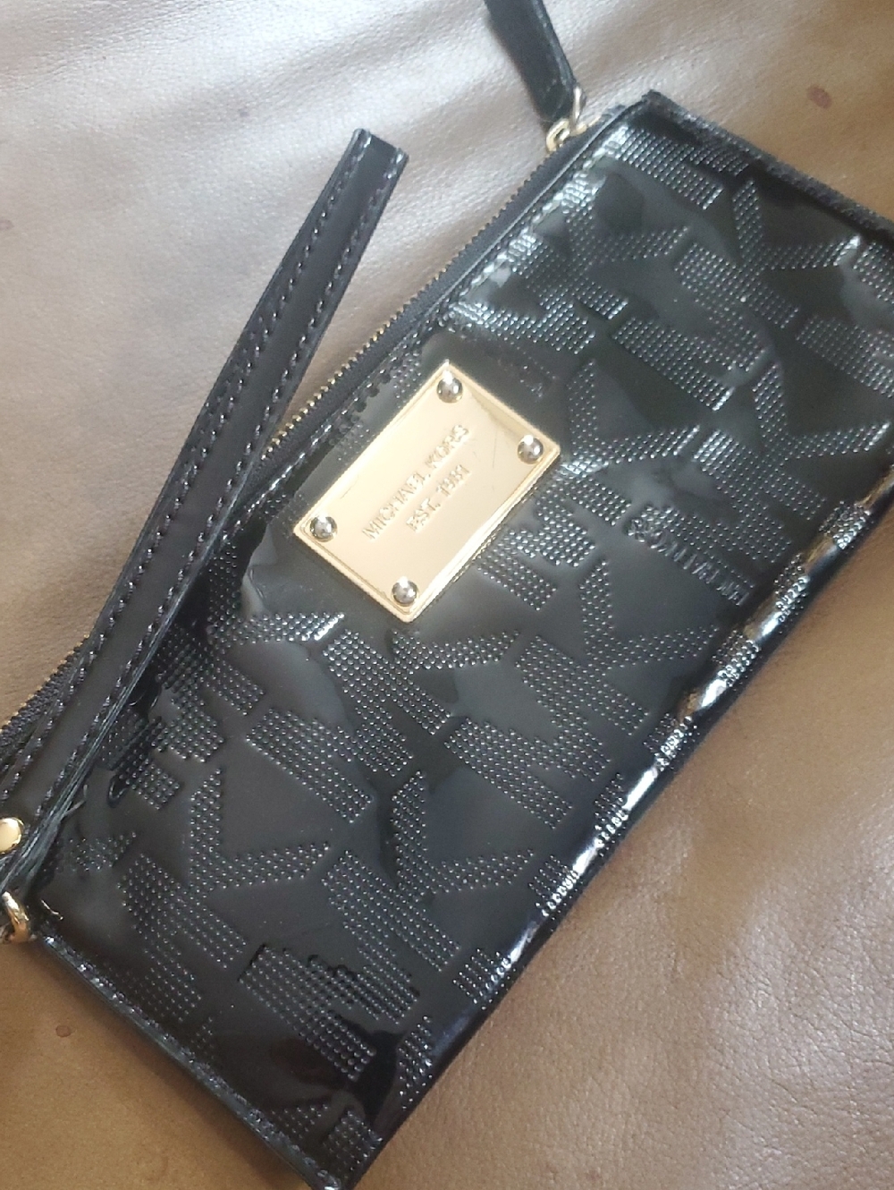 Michael Kors Wristlet Clutch Cardholder Attached Inside Black Patent Leather